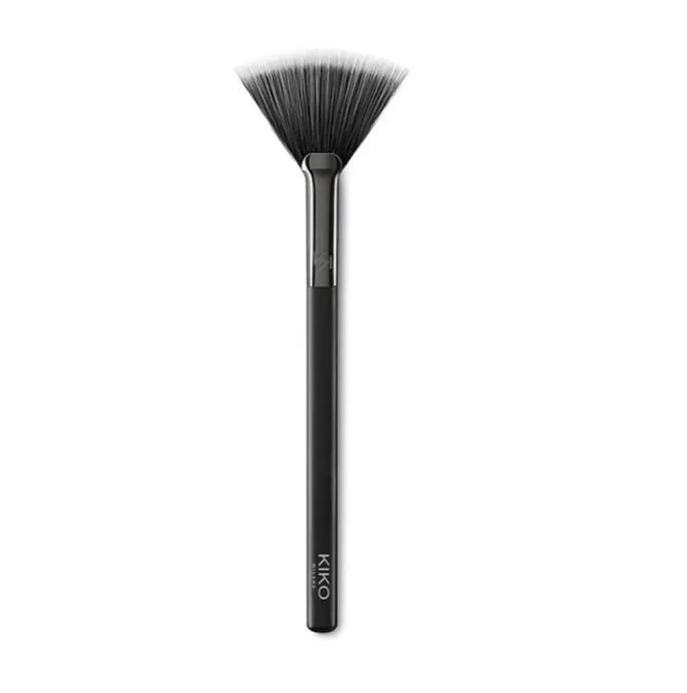 KIKO Milano Face 12 Powder Fan Brush pędzel w kształcie wachlarza do nakładania kosmetyków w pudrze