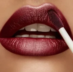 KIKO Milano Metal Liquid Lip Colour mocno kryjąca metaliczna pomadka w płynie 06 Bordeaux 6.5ml