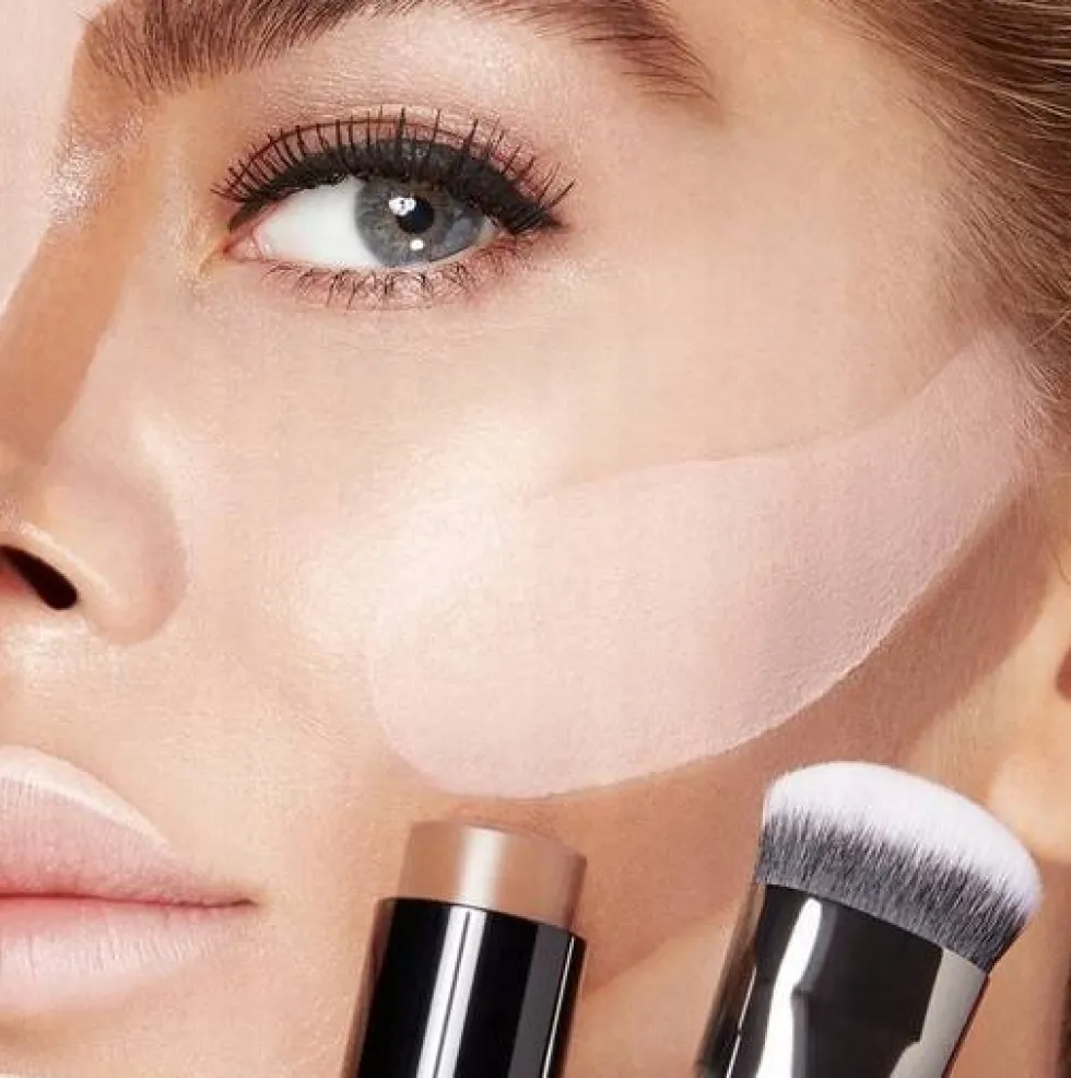 KIKO Milano Sculpting Touch Creamy Stick Contour sztyft do konturowania twarzy 200 Hazelnut 10g